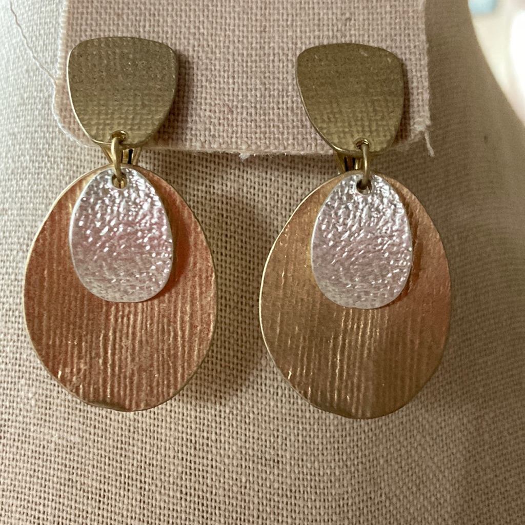 Gold And Silver Dillards Clip Earrings 17$